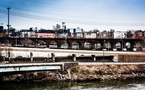 Blick auf den schuylkill river und west philadelphia, pennsylvania — Stockfoto