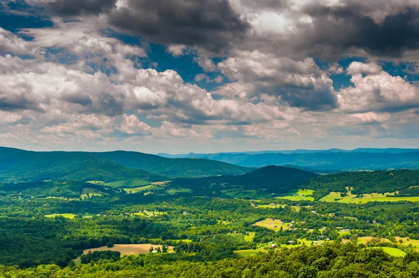 skyline sürücü itibaren overlook bir shenandoah Vadisi'nin görünümü 