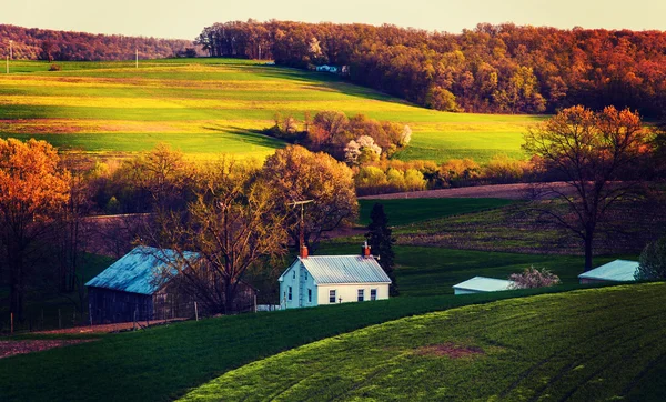 Vintage processed photo of farm fields and homes in Southern Yor — Stock Photo, Image