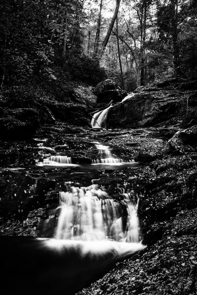 Waterfall on Oakland Run, in York County, Pennsylvania. — Stock Photo, Image