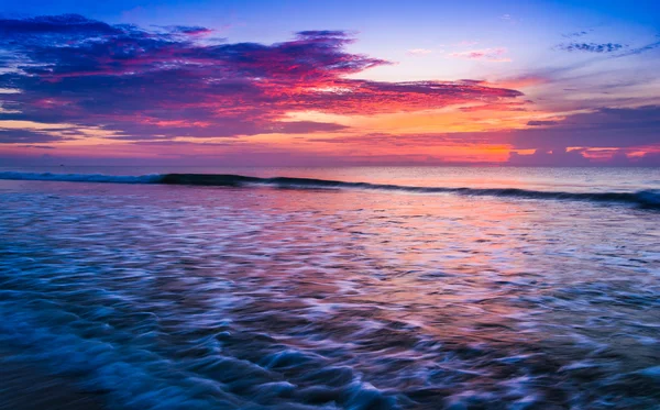 Olas en el Océano Atlántico al amanecer, Playa de San Agustín, Flo —  Fotos de Stock
