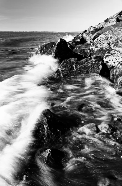 Vågor på chesapeake bay på älg hals state park, maryland — Stockfoto