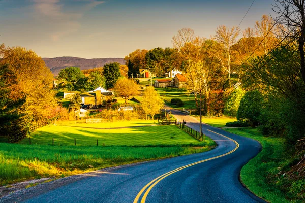 Viento camino rural en el valle de Shenandoah, Virginia . —  Fotos de Stock