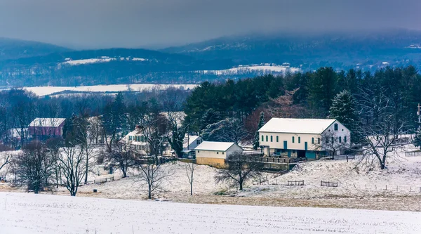 Widok zima farmy i wzgórza piegon, w pobliżu mersyside, p — Zdjęcie stockowe