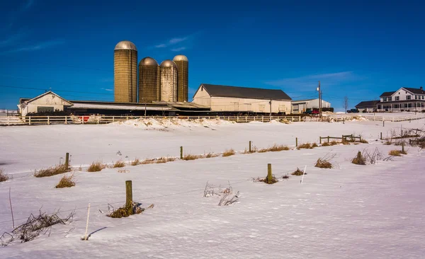 Winter view of a farm in rural Lancaster County, Pennsylvania. — Stock Photo, Image