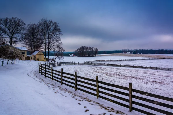 Vista de inverno de uma fazenda no condado rural de York, Pensilvânia . — Fotografia de Stock