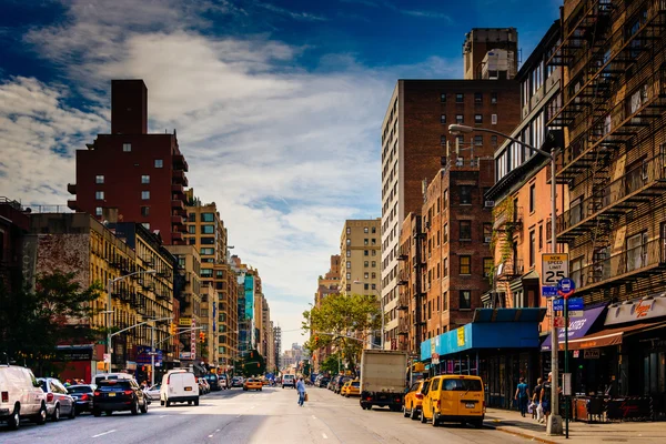 7th avenue, gezien vanaf 23rd street in manhattan, new york. — Stockfoto