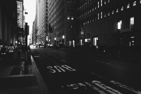 Uma rua em Lower Manhattan, Nova Iorque . — Fotografia de Stock