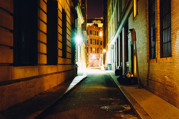 Ulička v noci, v Bostonu, massachusetts. — Stock fotografie