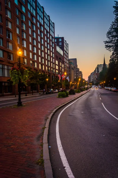 Boylston Street no crepúsculo, em Boston, Massachusetts . — Fotografia de Stock