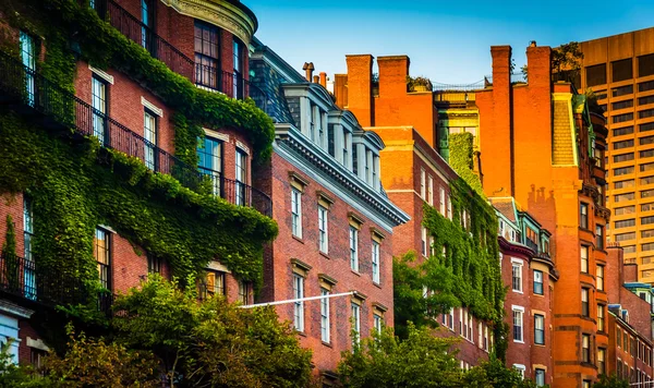 akşam ışık beacon street Boston boyunca tuğla binalar, 