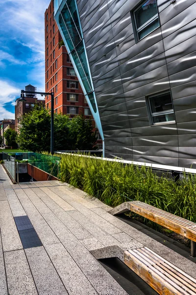 Modern épületek mentén, a high line in manhattan, new York-i. — Stock Fotó