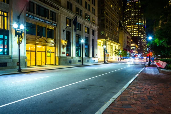 Pearl Street en Post Office Square por la noche, en Boston, Massachu — Foto de Stock