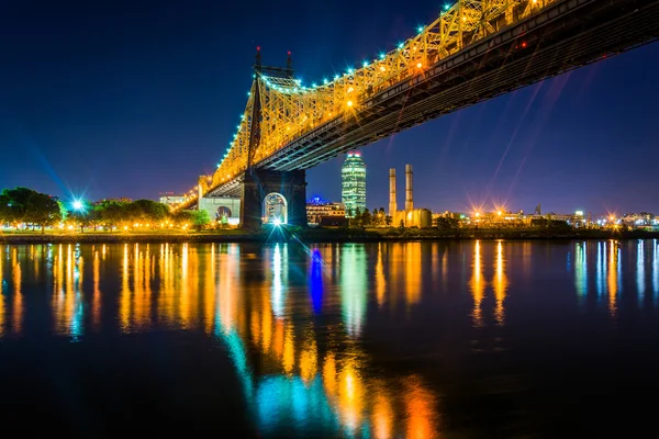 罗桥到了晚上，看到从罗斯福岛新 — 图库照片