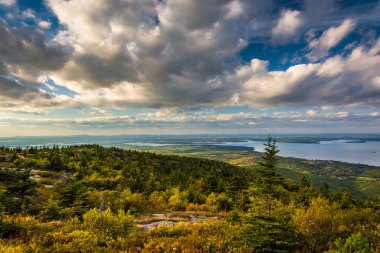 Caddilac dağın Acadia Milli Parkı'nda, Mai görünümünden akşam