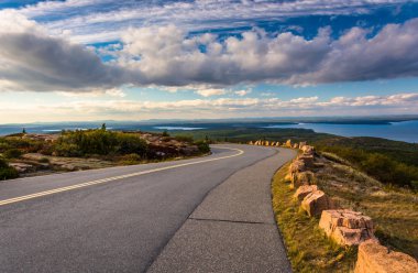 Acadia Milli Parkı, Maine Caddilac dağ yolu. 