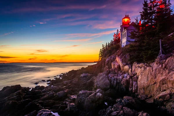 Latarnia morska portu Bass na zachodzie słońca, w Acadia National Park, Maine — Zdjęcie stockowe