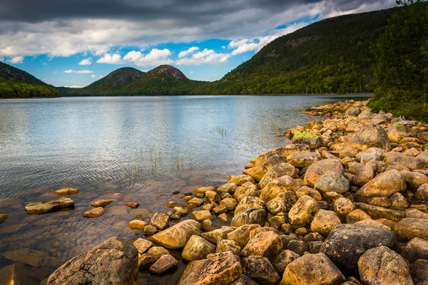 Jordan Pond and view of the Bubbles in Acadia National Park, Mai — Stock Photo, Image