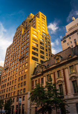 Yukarı Doğu Yakası, Manhattan, Ne eski binalarda ışık akşam
