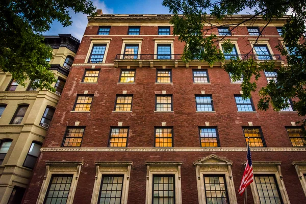 Elegant brick building in Upper East Side, Manhattan, New York. — Stock Photo, Image