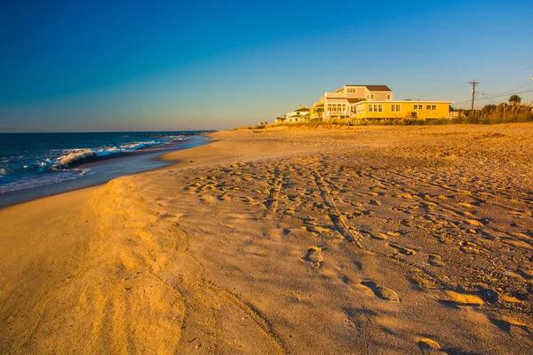 La plage au lever du soleil à Edisto Beach, Caroline du Sud . — Photo