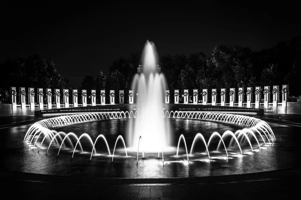 The National World War II Memorial Fountains at night at the Nat — Stock Photo, Image