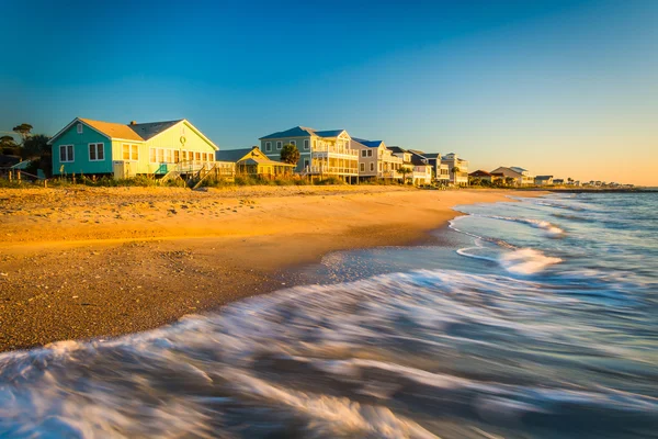 Wellen im Atlantik und Morgenlicht am Strand — Stockfoto