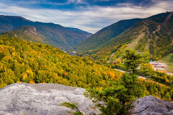 Vroege herfst weergave van Schedelberg, bij Franken Notch staat Par — Stockfoto