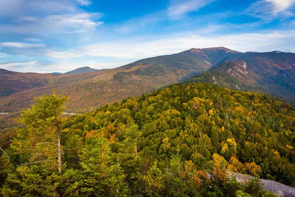 Early fall view from Bald Mountain, at Franconia Notch State Par — Stock Photo, Image