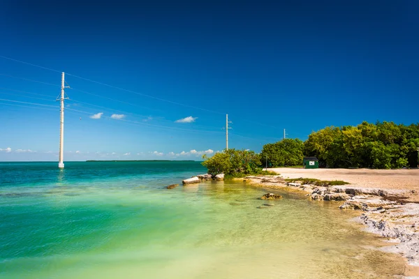 Turquoise wateren en hoogspanningsleidingen in de Golf van Mexico, gezien fro — Stockfoto
