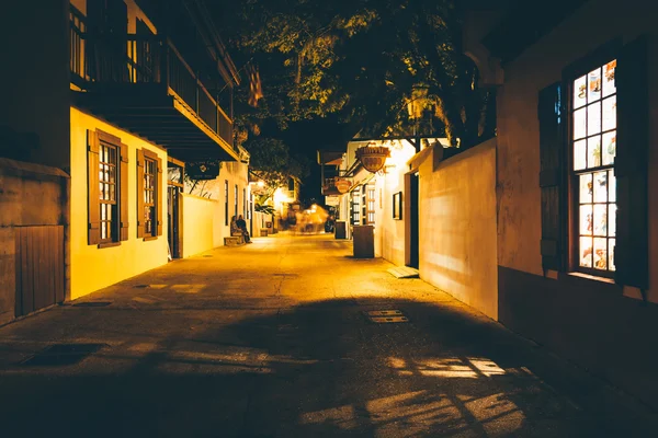 Сент-Джордж-стрит ночью в Сент-Огастин, Флорида . — стоковое фото