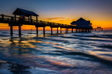 İskele Meksika Körfezi'nde günbatımı, Clearwater Beach balıkçılık,