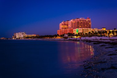 Geceleri Clearwater Beach, Fl Meksika Körfezi boyunca oteller