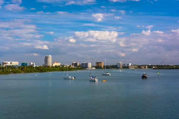 Lodě v Intracoastal vodní v Clearwater Beach, Florida. — Stock fotografie