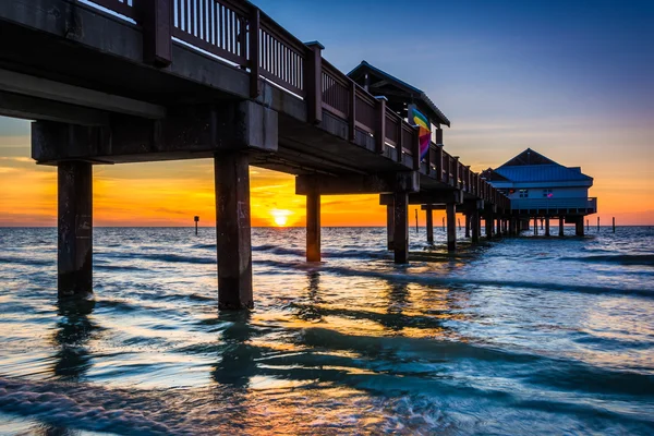 Pontile di pesca nel Golfo del Messico al tramonto, Clearwater Beach , — Foto Stock