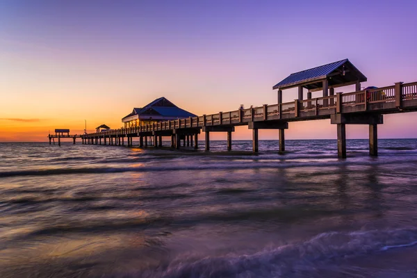 Fiskepiren i Mexikanska golfen i solnedgången, Clearwater Beach, — Stockfoto