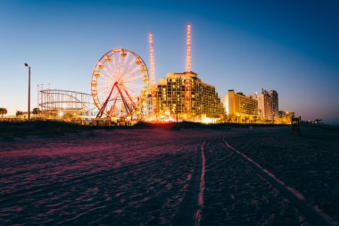 Gece, Daytona lastik izleri beach, rides ve oteller 