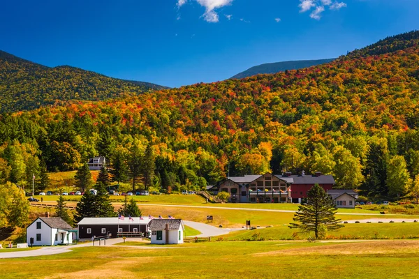 Autumn view of the base of the Mount Washington Auto Road, near — Stock Photo, Image