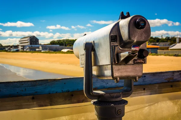 Coin operated telescope on the pier at Old Orchard Beach, Maine. — Stock Photo, Image