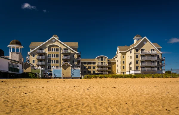 Condominiums along the beach at Old Orchard Beach, Maine. — Stock Photo, Image