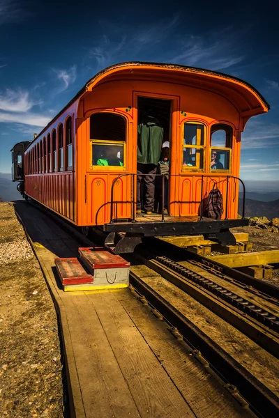 Zug auf der Zahnradbahn auf dem Mount Washington, auf dem Mount Washington i — Stockfoto