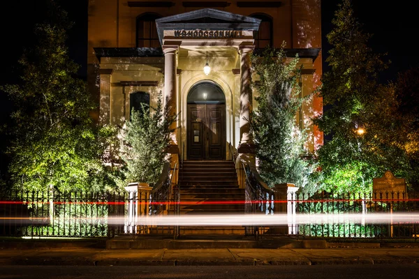 W. B. Hodgson Hall at night in Savannah, Georgia. — Stock Photo, Image