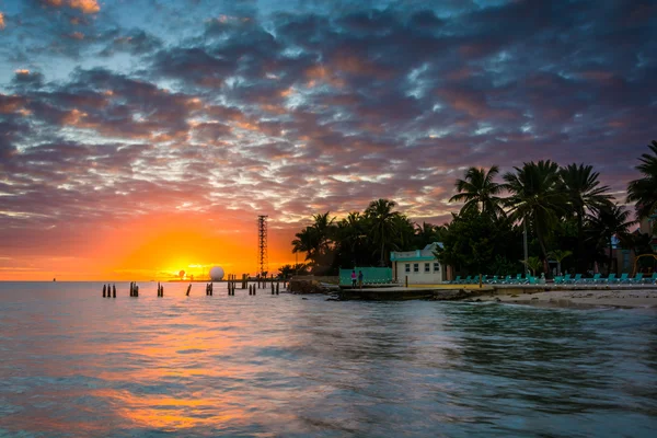 Puesta de sol sobre el Golfo de México desde el punto más meridional de Ke — Foto de Stock