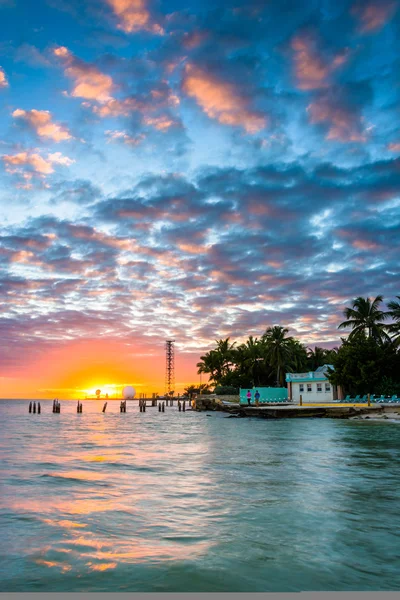 Puesta de sol sobre el Golfo de México desde el punto más meridional de Ke — Foto de Stock