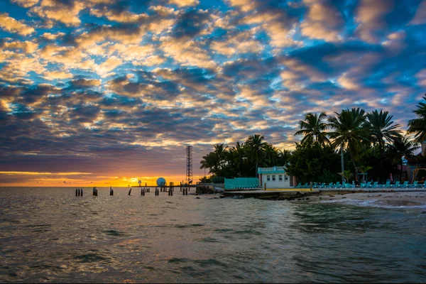 Puesta de sol sobre el Golfo de México desde el punto más meridional de Ke — Foto de Stock