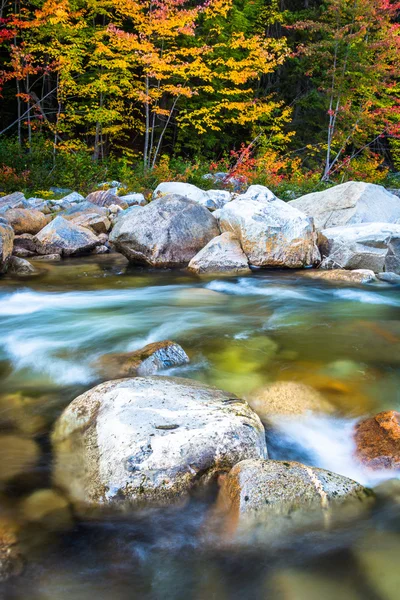 Cascades and autumn color on the Swift River along the Kancamagu — Stock Photo, Image