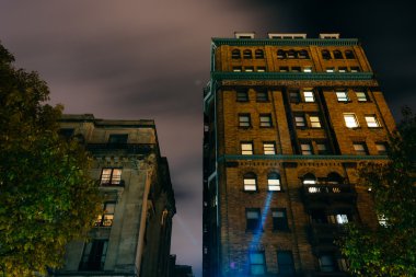 Mount Vernon, Baltimore, Maryland eski binalar gece.