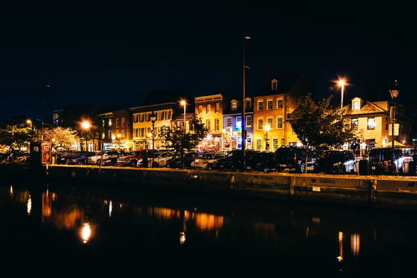 Shops and restaurants at night in Fells Point, Baltimore, Maryla — Stock Photo, Image