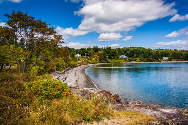 Utsikten över stranden på fransmannen Bay, i Bar Harbor, Maine. — Stockfoto