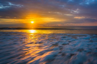 Sunrise Atlantik Okyanusu Folly Beach, Güney Carolina.